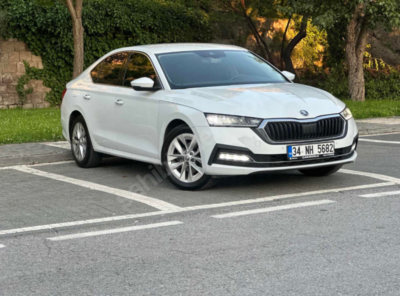 2023 MODEL SKODA OCTAVİA 1.5 TSİ e-TEC PREMİUM DEĞİŞENSİZ