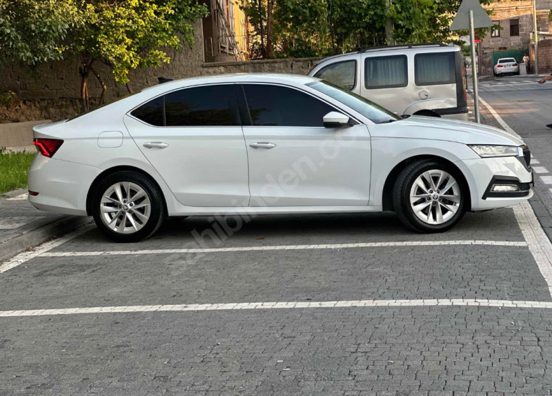 2023 MODEL SKODA OCTAVİA 1.5 TSİ e-TEC PREMİUM DEĞİŞENSİZ