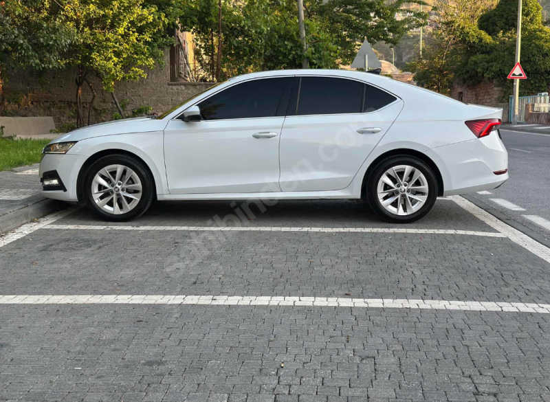 2023 MODEL SKODA OCTAVİA 1.5 TSİ e-TEC PREMİUM DEĞİŞENSİZ