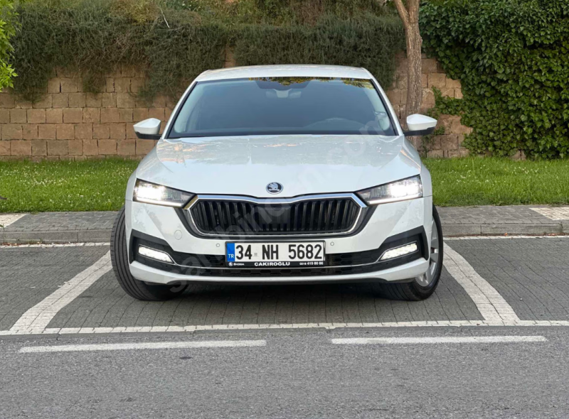 2023 MODEL SKODA OCTAVİA 1.5 TSİ e-TEC PREMİUM DEĞİŞENSİZ