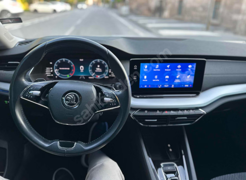 2023 MODEL SKODA OCTAVİA 1.5 TSİ e-TEC PREMİUM DEĞİŞENSİZ