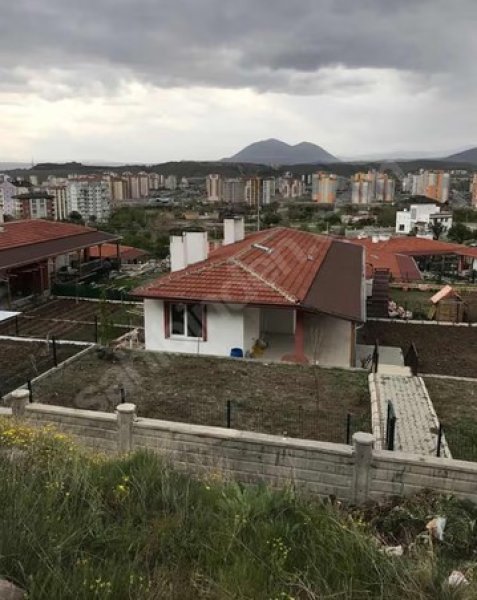 Şehrin merkezinde Gelincik sitesinde butik villa