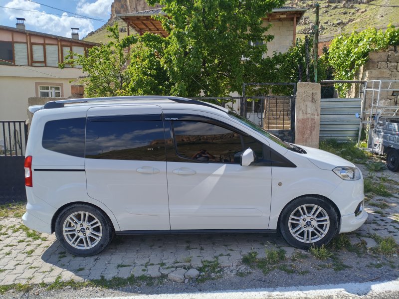Ford Courier Titanyum Plus