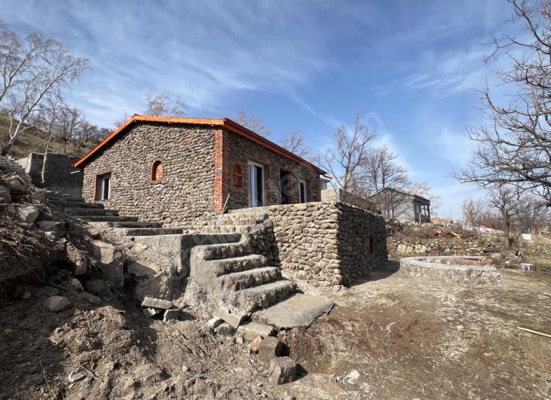 SAHİBİNDEN SATILIK TEK TAPU MÜSTAKİL EV VE 340 m2 ARSA ALANLI