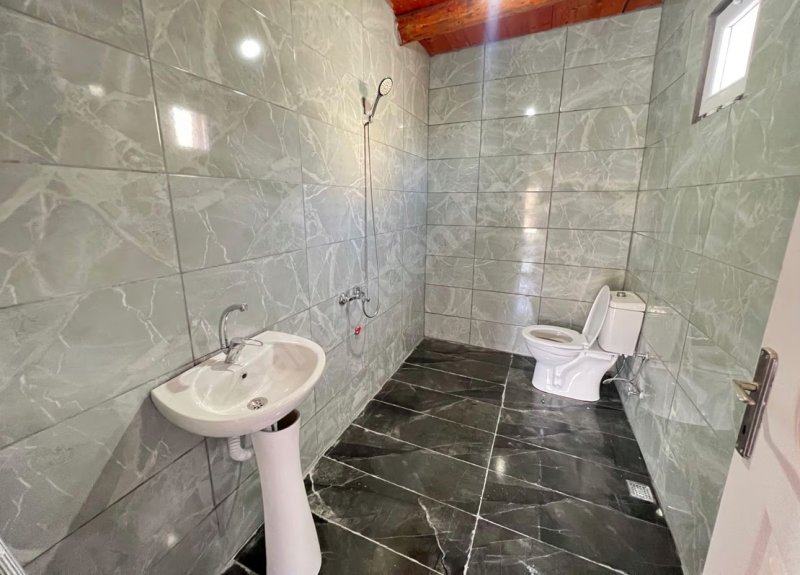 SAHİBİNDEN SATILIK TEK TAPU MÜSTAKİL EV VE 340 m2 ARSA ALANLI