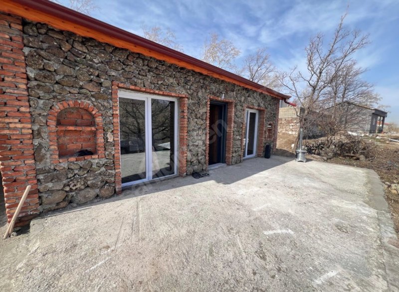 SAHİBİNDEN SATILIK TEK TAPU MÜSTAKİL EV VE 340 m2 ARSA ALANLI