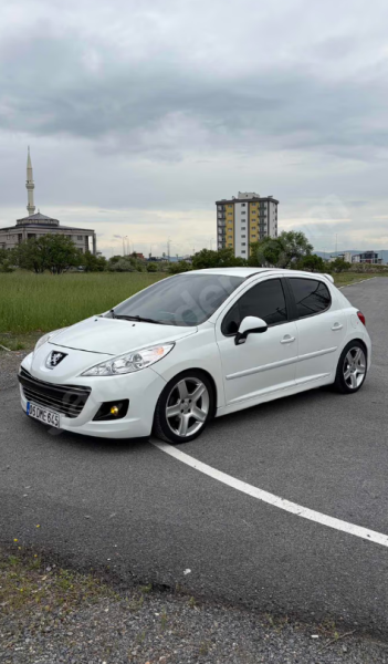 FULL EKSTRALI BEBEK GİBİ GECEYİ AYDINLATAN BEYAZ PEUGEOT 207