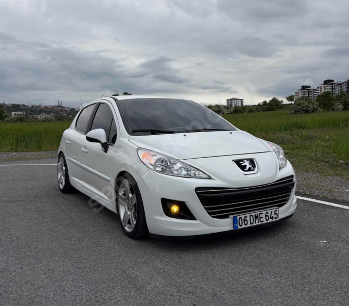 FULL EKSTRALI BEBEK GİBİ GECEYİ AYDINLATAN BEYAZ PEUGEOT 207