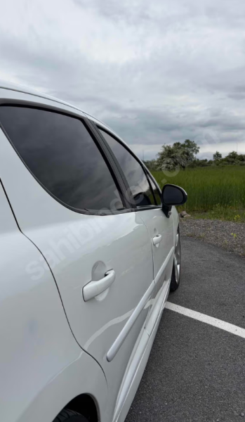 FULL EKSTRALI BEBEK GİBİ GECEYİ AYDINLATAN BEYAZ PEUGEOT 207