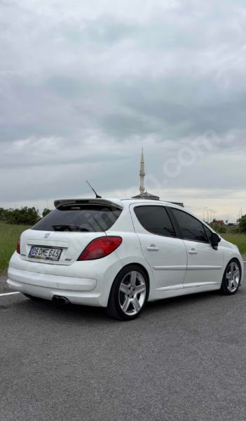 FULL EKSTRALI BEBEK GİBİ GECEYİ AYDINLATAN BEYAZ PEUGEOT 207