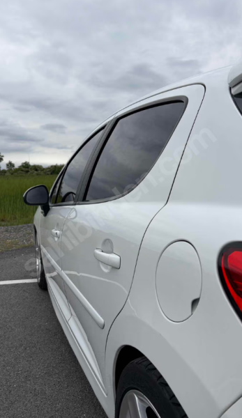 FULL EKSTRALI BEBEK GİBİ GECEYİ AYDINLATAN BEYAZ PEUGEOT 207