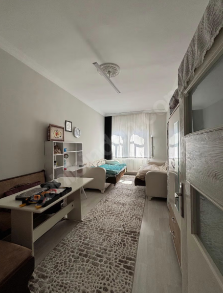 SAHİBİNDEN MERKEZİ KONUMDA İÇİ FULL YAPILI 3+1 DAİRE