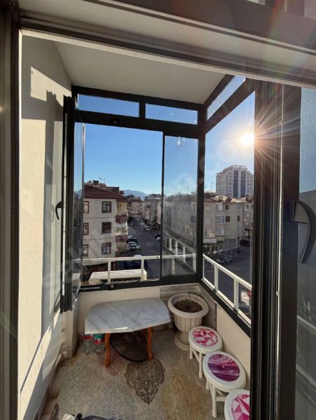 SAHİBİNDEN MERKEZİ KONUMDA İÇİ FULL YAPILI 3+1 DAİRE