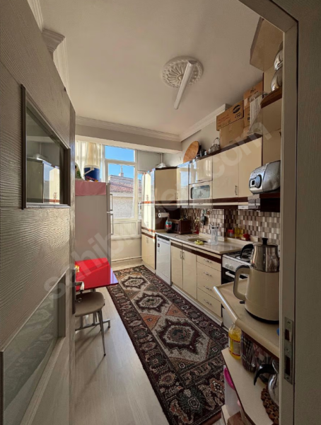 SAHİBİNDEN MERKEZİ KONUMDA İÇİ FULL YAPILI 3+1 DAİRE