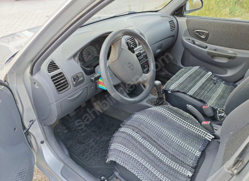 Hyundai Accent 1.5 GL Milenyum Tramersiz Bayan Öğretmenden Temiz