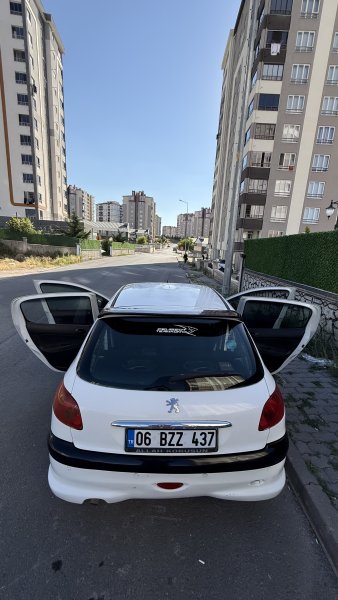 Öğretmenden temiz bakımlı aile aracı