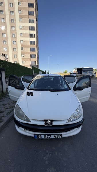 Öğretmenden temiz bakımlı aile aracı
