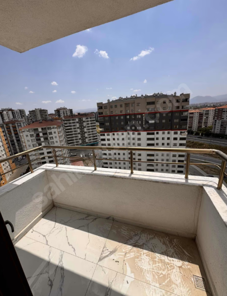 Erkilet bade 4 sitesinde manzaralı büyük 4+1 daire