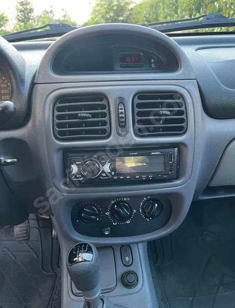 Emsallerine Göre Temiz 2000 Clio 1.4 | Bakımlı | TEMİZ