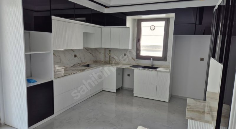 YERLEŞİM İÇİNDE MÜKEMMEL 5+1 VİLLA