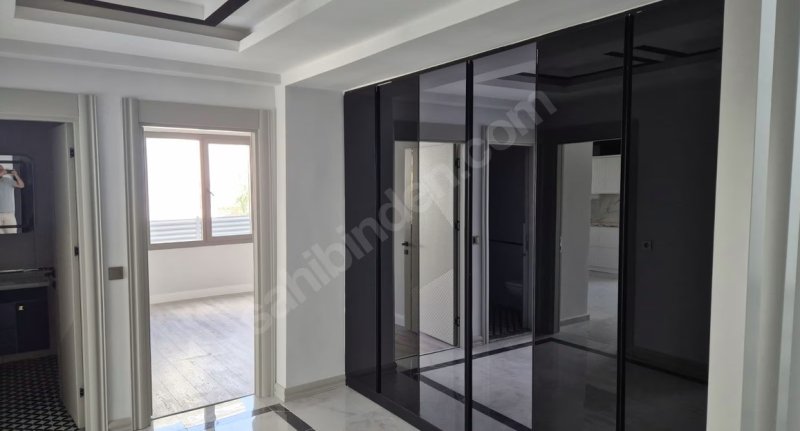 YERLEŞİM İÇİNDE MÜKEMMEL 5+1 VİLLA
