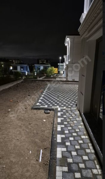YERLEŞİM İÇİNDE MÜKEMMEL 5+1 VİLLA