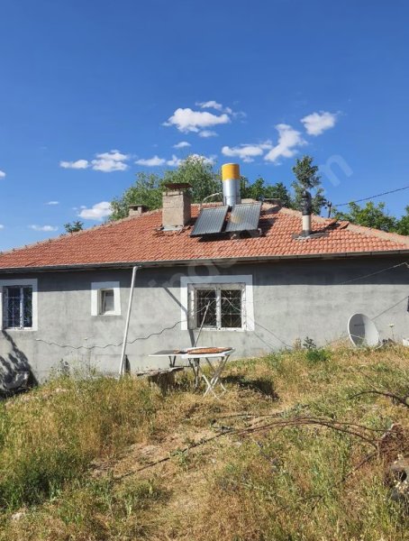 Akkışla merkezde 14 bin M2 bahçeli EV