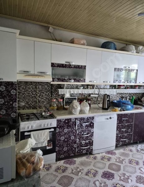 Akkışla merkezde 14 bin M2 bahçeli EV