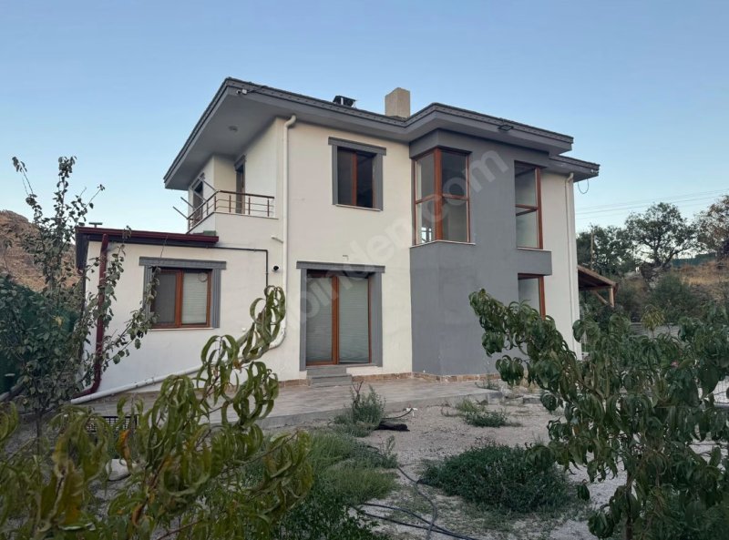 DOĞA İLE İÇ İÇE GENİŞ ARSA PAYLI VİLLA