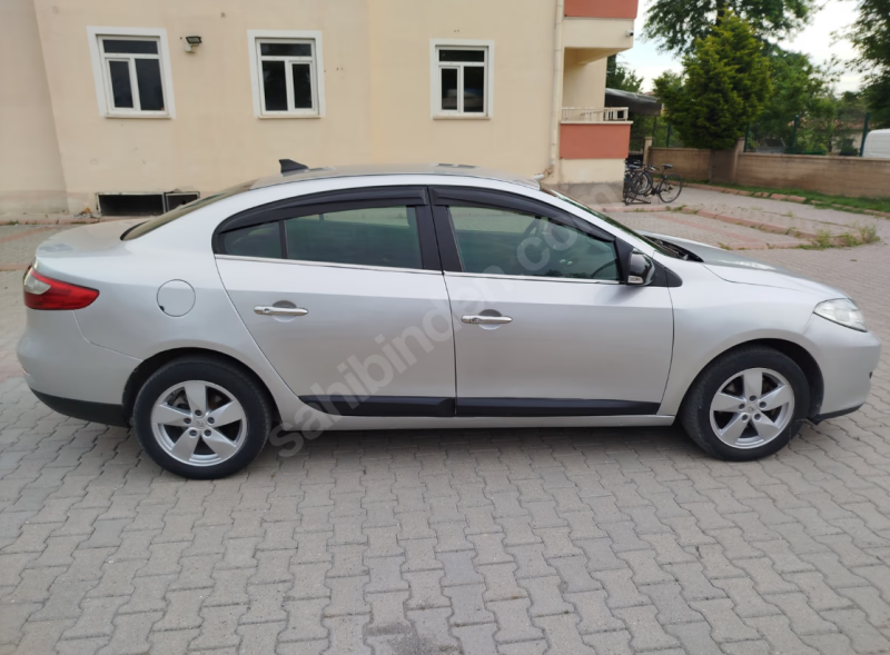 2012 MODEL FLUANCE TEMİZ AİLE ARABASI