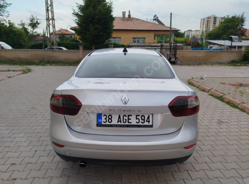 2012 MODEL FLUANCE TEMİZ AİLE ARABASI