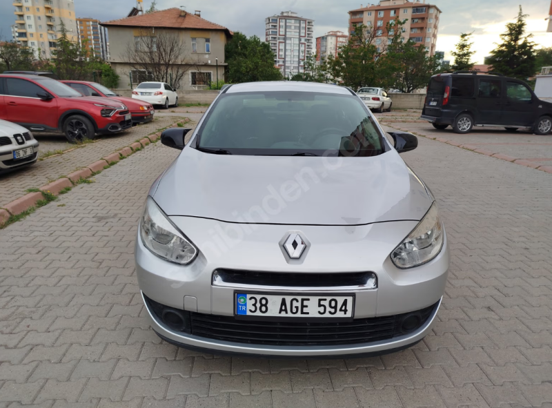 2012 MODEL FLUANCE TEMİZ AİLE ARABASI
