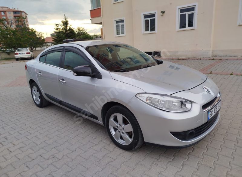 2012 MODEL FLUANCE TEMİZ AİLE ARABASI