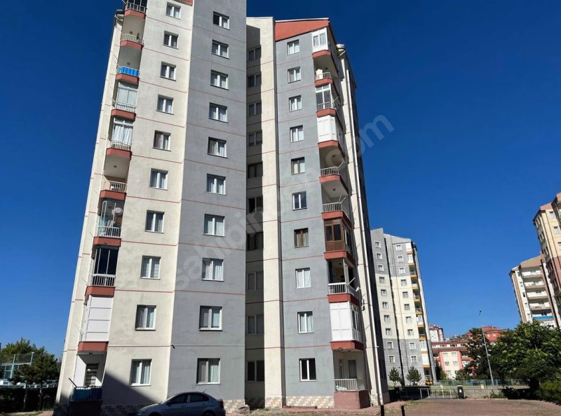 Sahibinden Hürriyet mahallesi Site içerisinde daire