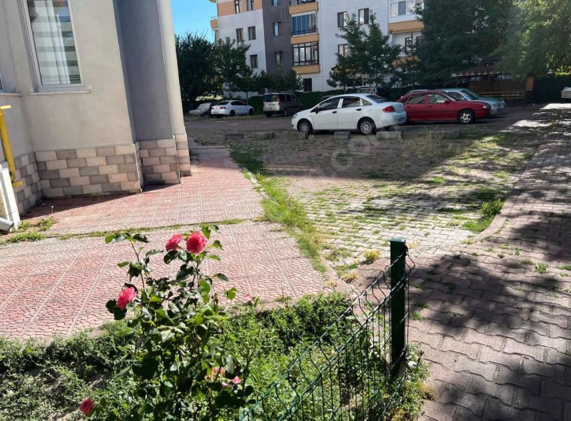 Sahibinden Hürriyet mahallesi Site içerisinde daire