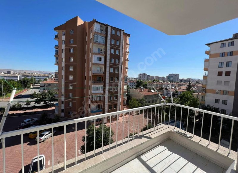 Sahibinden Hürriyet mahallesi Site içerisinde daire