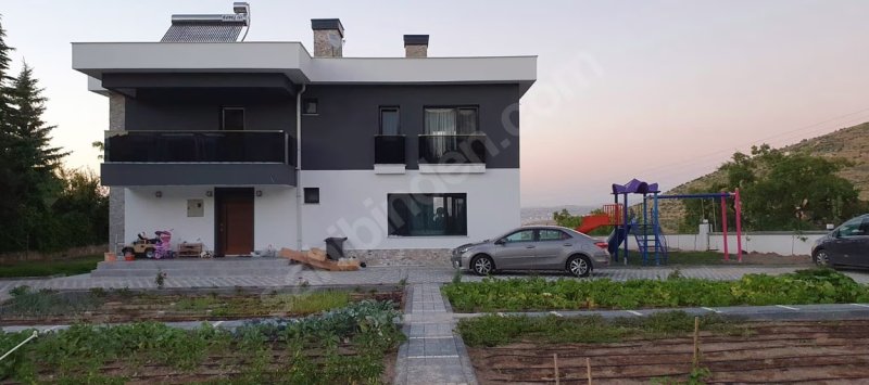 Bölgenin EN İYİ MANZARASINA sahip 6+1 odalı 1500m2 arsalı Villa