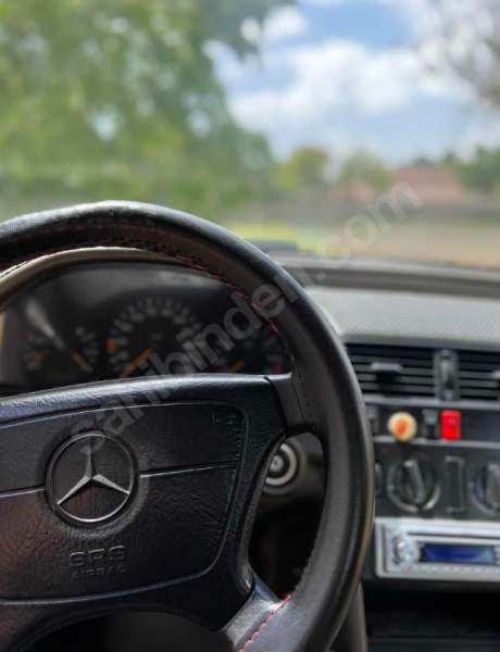 Kırmızı Mercedes Benz W202 C180