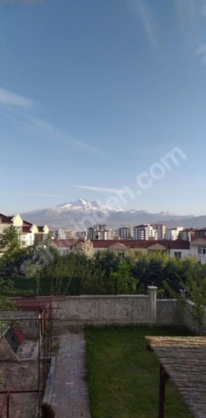 Kısa süreliğine Erkilette 5+1 Villa