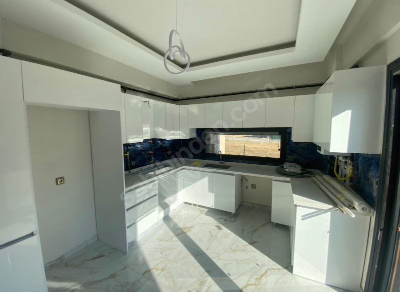 ALİ DAĞI 360 KARŞISINDA 3 KATLI SIFIR VİLLA