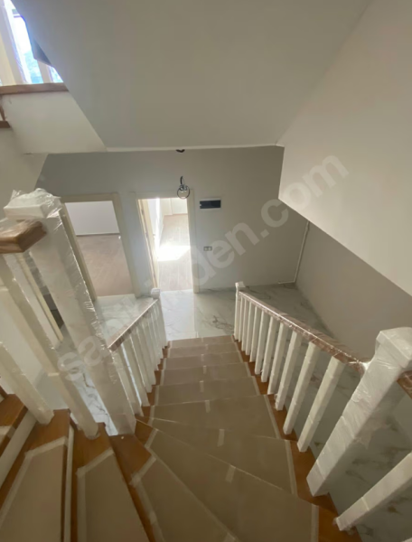 ALİ DAĞI 360 KARŞISINDA 3 KATLI SIFIR VİLLA